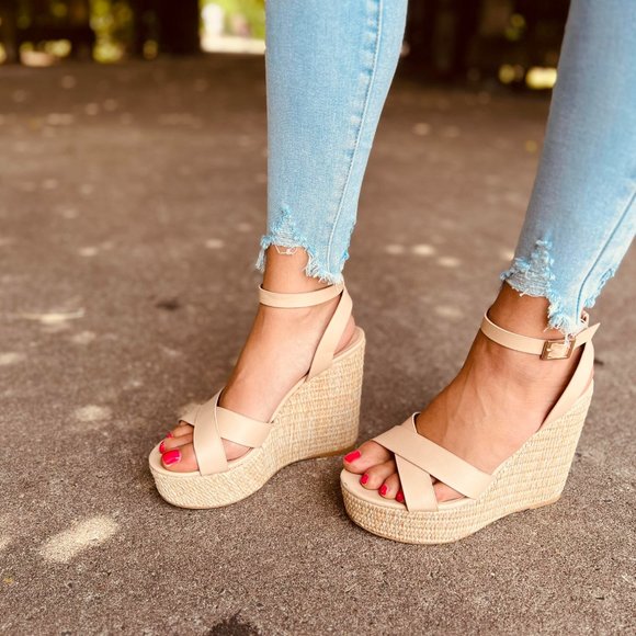 Mid Rise Crop Skinny With Frayed Hem - Light Wash - Picture 5 of 6